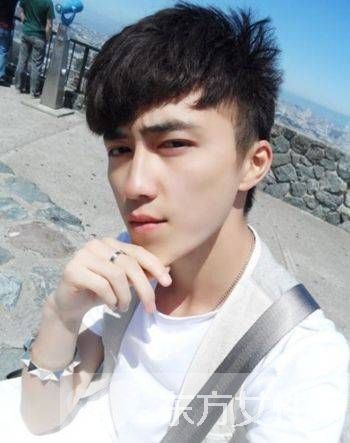 7款男士斜劉海發(fā)型 讓你更顯帥酷有范