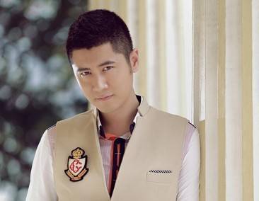 男生潮流短發(fā)發(fā)型 展現(xiàn)十足的迷人氣質