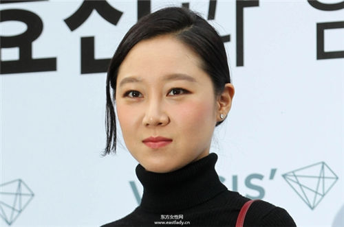 孔孝真示范自然迷人的中長發(fā)6造型