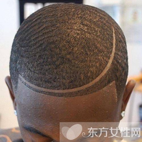 男生個(gè)性刀疤頭發(fā)型推薦 簡(jiǎn)約時(shí)尚的不二之選