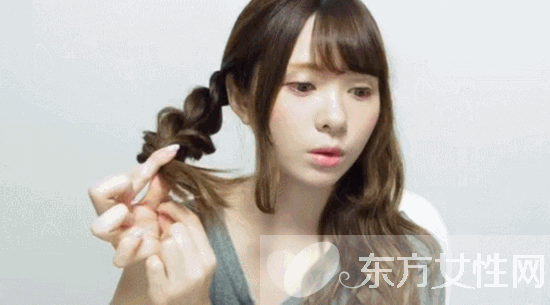 可愛女生羊角盤發(fā)教程 賣萌扮嫩的不二之選哦