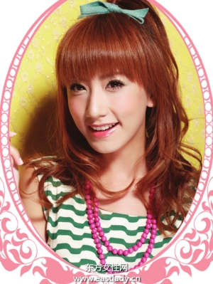 簡(jiǎn)單高發(fā)辮給人隨意的少女氣息