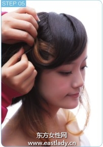 珍珠夾子點(diǎn)綴盤(pán)發(fā)韻味十足