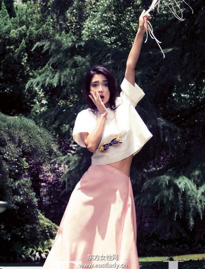 Angelababy展示新發(fā)型俏皮可愛(ài)