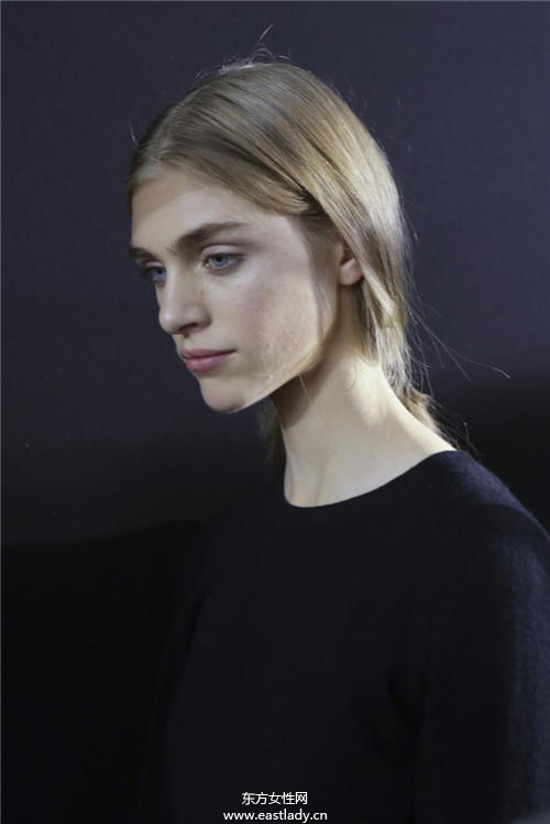 低馬尾的幾種變化 這樣綁立馬變小臉