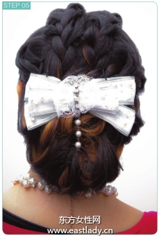 韓式編發(fā)發(fā)型展現(xiàn)東方女性典雅含蓄和優(yōu)美