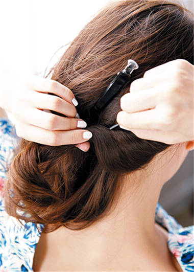 側(cè)撥發(fā)不再只能性感 簡單3招讓你成為百變女王