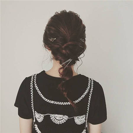 簡單兩步驟讓辮發(fā)更可愛