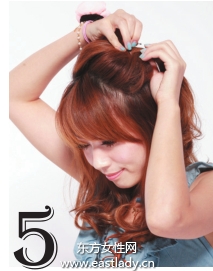 俏皮可愛咖色微卷發(fā)型