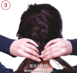 適合參加休閑活動的魚骨辮發(fā)型設計