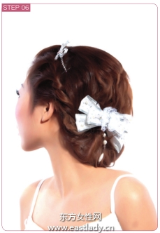 韓式編發(fā)發(fā)型搭配蝴蝶結(jié)很有甜美氣質(zhì)