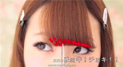 注意小細(xì)節(jié)剪出齊(斜)劉海發(fā)型