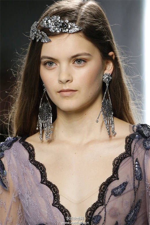 6種方式教你用發(fā)夾打造最潮流發(fā)型