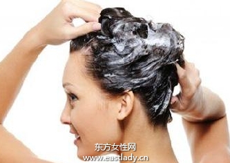 頭皮屑多是什么原因 頭皮屑多怎么辦