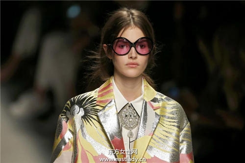 低馬尾的幾種變化 這樣綁立馬變小臉