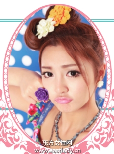 蓬松側(cè)馬尾辮展現(xiàn)甜美十足萌女造型