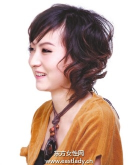 卷發(fā)器搭配發(fā)蠟打造清新甜美短發(fā)發(fā)型