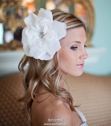 春暖花開 春季花朵新娘發(fā)型
