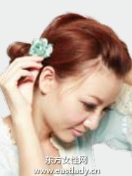 側(cè)團(tuán)子發(fā)辮顯示女性干練爽朗性格