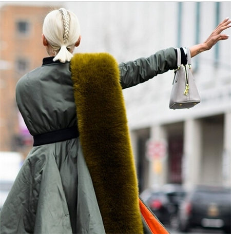 馬尾+圍巾今冬發(fā)型就這樣設(shè)計