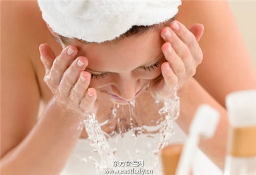 正確洗臉很關(guān)鍵 3個(gè)你可能會(huì)碰到的洗臉誤區(qū)