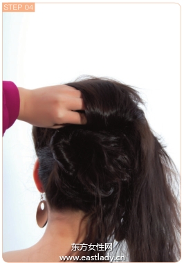 尖尾梳倒梳劉海營造狂野風(fēng)格