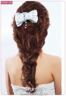 蝴蝶結(jié)搭配韓式劉海波浪卷展現(xiàn)優(yōu)雅氣質(zhì)