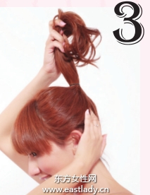 自然卷韓式丸子頭突出青春洋溢氣質(zhì)