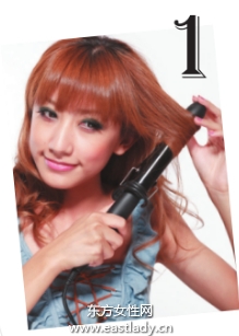 螺旋俏卷雙辮搭配花朵發(fā)箍找回活力與純樸