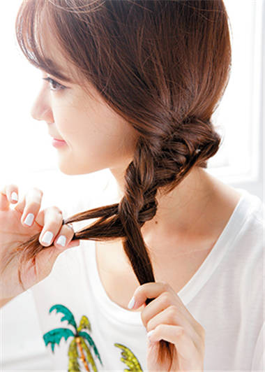 側(cè)撥發(fā)不再只能性感 簡單3招讓你成為百變女王