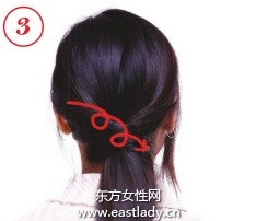 鑲寶石發(fā)飾搭配長(zhǎng)發(fā)發(fā)型展現(xiàn)高雅氣質(zhì)