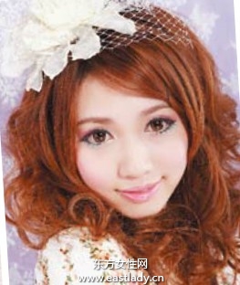 蓬松感韓式卷發(fā)發(fā)型 重塑萌女風(fēng)