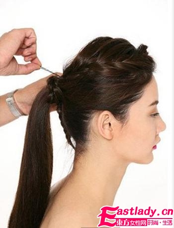 2013新款法式麻花辮的編法大方得體