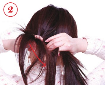 2012流行發(fā)型 自然隨性反編辮