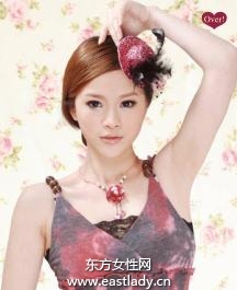 甜心小卷發(fā)讓臉龐更具線條感和親切感