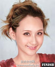 適合卷發(fā)美女的馬尾發(fā)型造型