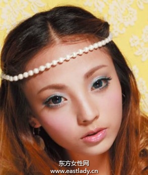 雙側(cè)藏劉海散發(fā)提升時(shí)尚感