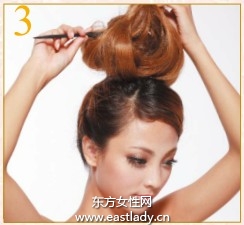 扎馬尾辮卷出筒形劉海發(fā)型