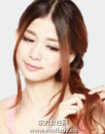 松散側(cè)編發(fā)+兔耳發(fā)箍打造約會發(fā)型