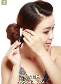 側(cè)擰卷花苞頭發(fā)型設(shè)計(jì)在平凡中大放異彩