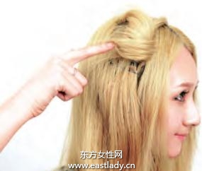 2013最新發(fā)型之花式擰發(fā)發(fā)型