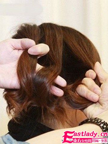 【盤發(fā)圖解】十分鐘搞定甜美韓式盤發(fā)造型