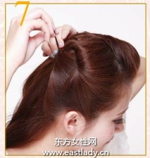 蓬松卷發(fā)塑造層次感呈現清爽印象