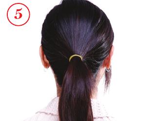 簡(jiǎn)單馬尾辮的扎法 具有讓臉變小的效果哦