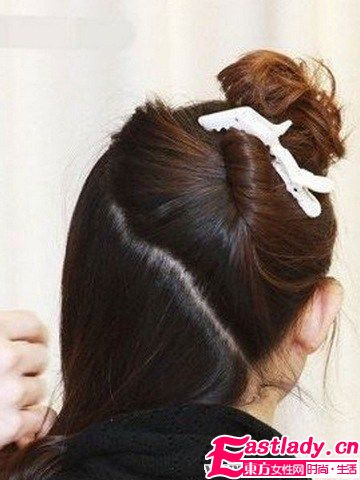 【盤發(fā)圖解】十分鐘搞定甜美韓式盤發(fā)造型