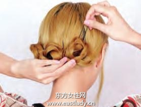 長發(fā)發(fā)型打造麻花辮使人更年輕