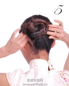 居家時尚盤發(fā)圖解 盡顯南方女子嫻靜