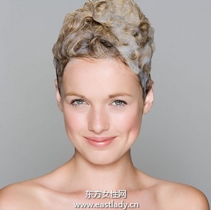正確洗發(fā)步驟洗出靚麗烏發(fā)