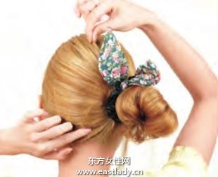 2013最新側(cè)花苞發(fā)型設(shè)計(jì)簡約不簡單