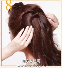 蓬松卷發(fā)塑造層次感呈現清爽印象